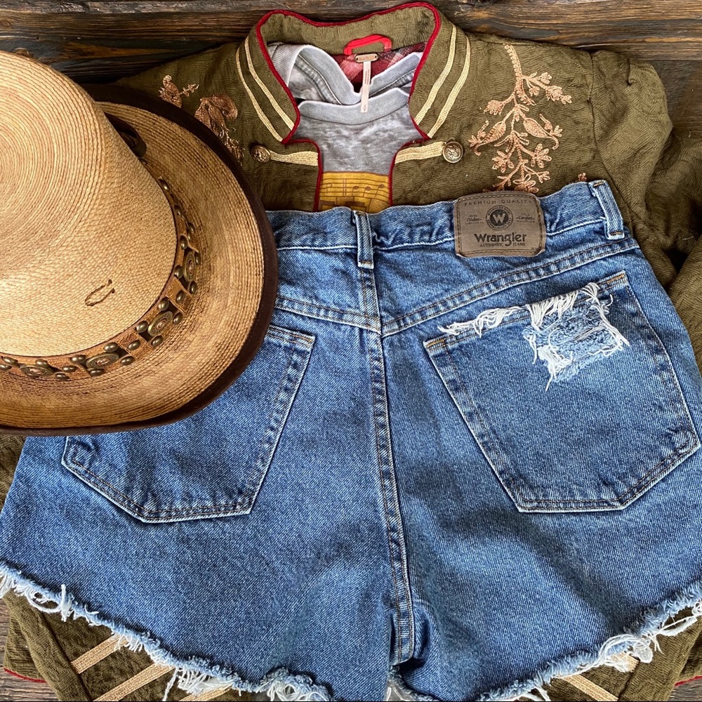 VINTAGE WRANGLER DENIM CUTOFF SHORTS MED WASH SZ32